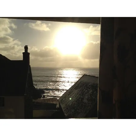 Cove Inn 4*